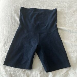 Beyond Yoga Maternity Biker Shorts in XS, Nocturnal Navy